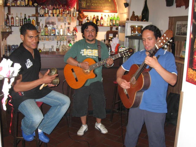 Trovadores del Sur: Pedro Pablo Germán, Raúl Guerrero y Jari Velaochaga