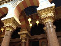 Роскошное убранство элементов фасада синагоги