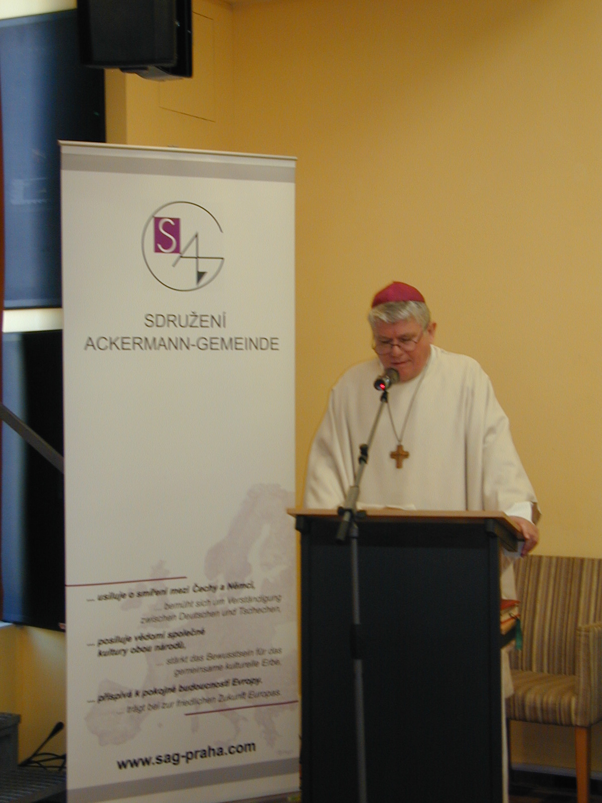 Bischof Václav Malý zelebriert Messe zum Abschluss der Konferenz 