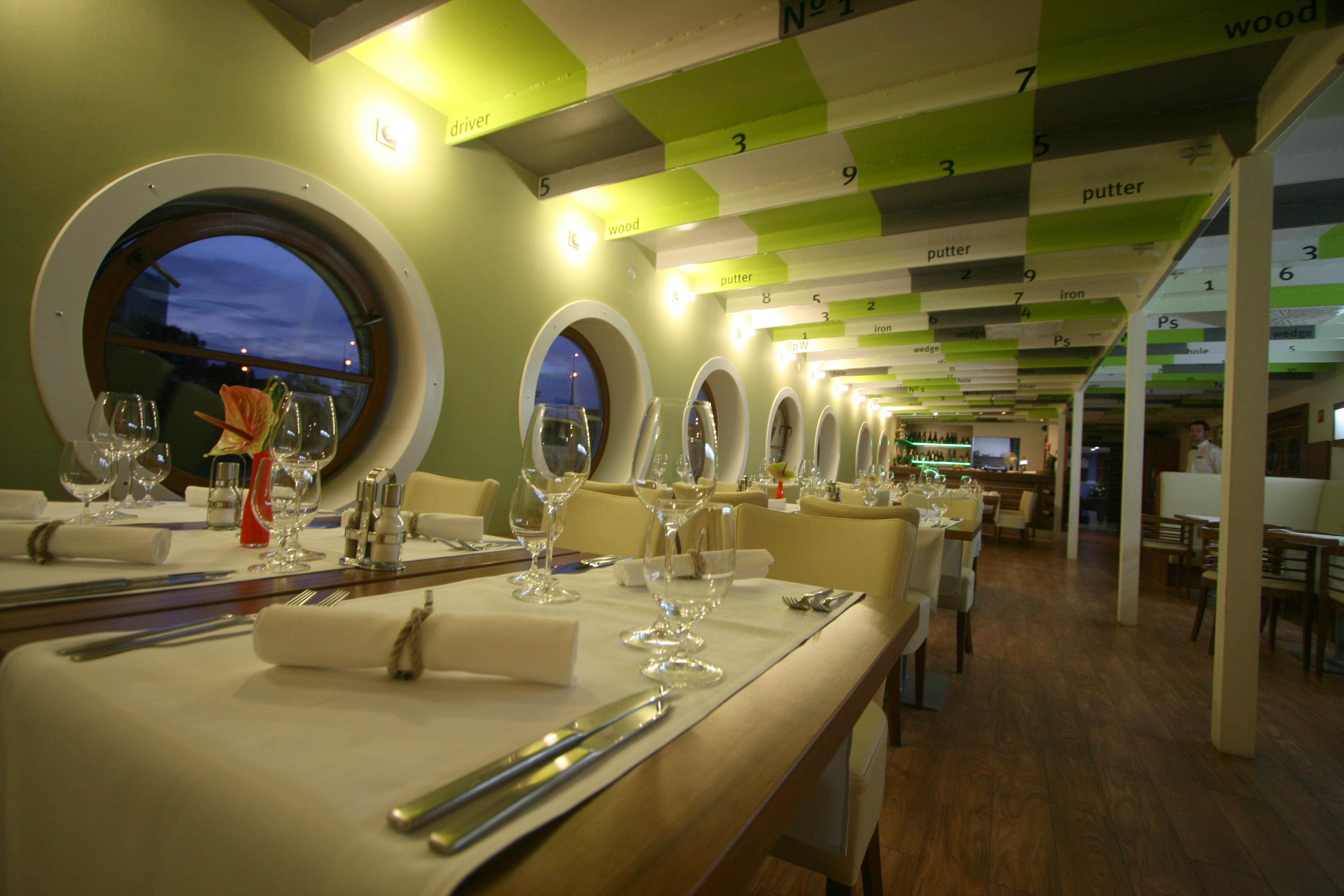 Botel Golf Yacht, Möbeldesign von Miro Pistek