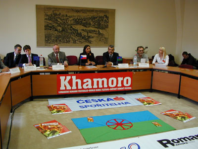 Iauguración del festival Khamoro,  en el centro Petr Mares