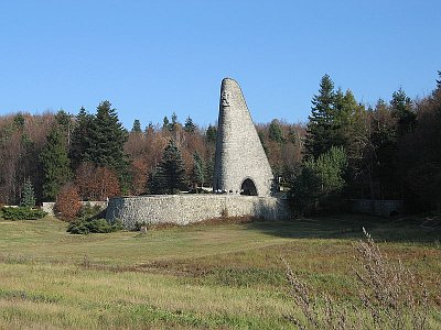 Monumento en desafiladero de Dukla