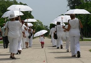 Les 'Dames en blanc' , mères, sœurs ou épouses des prisonniers politiques de Cuba, photo: www.clovekvtisni.cz