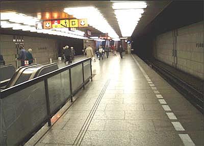 Guiding lines in the metro, photo: www.braillnet.cz