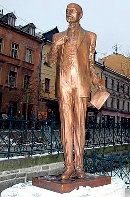 Statue of Masaryk in Karlovy Vary