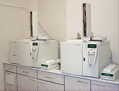 Analytical laboratory in Brno, photo: loschmidt.chemi.muni.cz/peg
