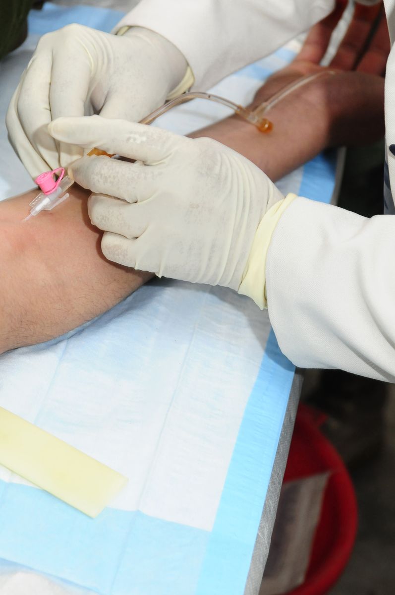 Als gribok des Nagels auf dem Finger zu behandeln
