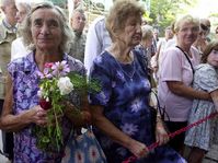 Ciudadanos de Praga conmemoran el 35 aniversario de la intervención del Pacto de Varsovia en Checoslovaquia, foto: CTK