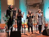 El grupo Yellow Sisters, foto: Kamil Rakyta/ Epoch Times, Wikimedia CC BY 3.0