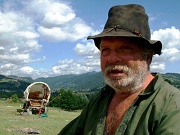 Starý muž s karavanem (Buzau)