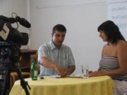 Richard Samko vede mediální školení při politickém výcviku pro romské ženy (Foto: www.slovo21.cz)