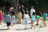 Martin Fogo Halász seznamoval děti s capoeirou (Foto: z.s. Miret))