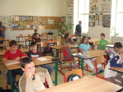 Ve třídě (Foto: Amnesty International)