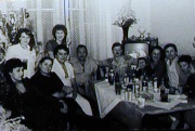 Rodinné setkání o Vánocích, 70. léta 20. stol. (Foto: Archiv Muzea romské kultury)