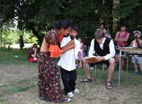 Na letním setkání se také hodně zpívá (Foto: Michal Trnka)