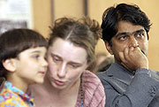 K. Vishwanathan s rodinou při ceremoniálu v Kulturním centru Židovského muzea (Foto: ČTK)