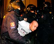 Zásah policejních těžkooděnců na koncertě neonacistů (Foto: ČTK)