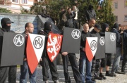 Pravicoví extremisté pochodovali 18. října v Litvínově na Mostecku a protestovali tak proti chování místních Romů (Foto: ČTK)