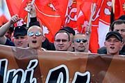Příznivci extrémní pravice se shromáždili 1. května v centru města a pochodovali Brnem. Na snímku uprostřed předseda Dělnické strany Tomáš Vandas (Foto: ČTK)