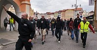 Účastníci protiromské demonstrace v Českých Budějovicích (Foto: ČTK)