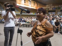 Veřejné slyšení k problematice soužití Romů a většinové společnosti se konalo ve sportovní hale v Českých Budějovicích (Foto: ČTK)