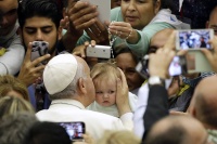 Papež František poskytl 26. října ve Vatikánu audienci Romům, Sintům  a kočovníkům (Foto: ČTK/AP, Gregorio Borgia)
