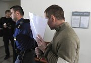 Jeden z obviněných, David Vaculík, před okresním soudem v Bruntále v listopadu 2009, foto: ČTK