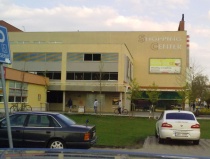 Shopping centrum v Břeclavi, u kterého došlo k napadení (Foto: Hana Ondryášová)
