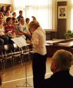 Skladatel Ilja Hurník a sbormistryně Blanka Kulínská na zkoušce ke koncertu Bambini di Praga (Foto: Petr Veber)