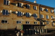 Bytový dům obývaný Romy v Dobré Vodě u Toužimi (Foto: Jana Šustová)