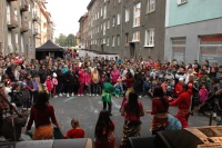 Taneční vystoupení dětí z kroužku Hany Bandyové na festivalu Otevřená ulice v Sokolově (Foto: Jana Šustová)