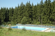 Součástí rekreačního areálu v Hodoníně u Kunštátu byl i bazén (Foto: Jana Šustová)
