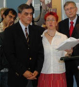 Vlevo: Romani Rose, předseda ústřední rady německých Sintů a Romů