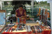 Prodej romských výrobků v Parku růží
