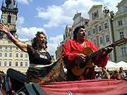 Defilé hudebníků na festivalu Khamoro (Foto: Jana Šustová)
