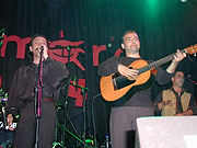 Skupina Romano drom na festivalu Khamoro 2004