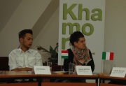 Tamara Moyzes (vpravo) na tiskové konferenci k festivalu Khamoro (Foto: Jana Šustová)