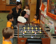 Romská asistentka s dětmi