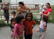 Romské ženy s dětmi (Foto: Jana Šustová)