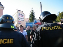 Policisté ve Varnsdorfu (Foto: Gabriela Hauptvogelová)
