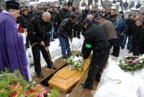 Pohřeb zastřeleného romského mladíka v Tanvaldu (Foto: Filip Jandourek)