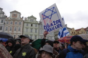 Akci Židovské liberální unie přišla 10. listopadu podpořit řada lidí