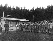 Nástup vězňů v Letech u Písku v roce 1940
