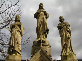 Svatá Trojice se nachází napravo od vchodu na hřbitov, foto: Kristýna Maková