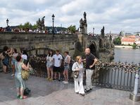 Туристы в Праге, фото: Ондржей Томшу