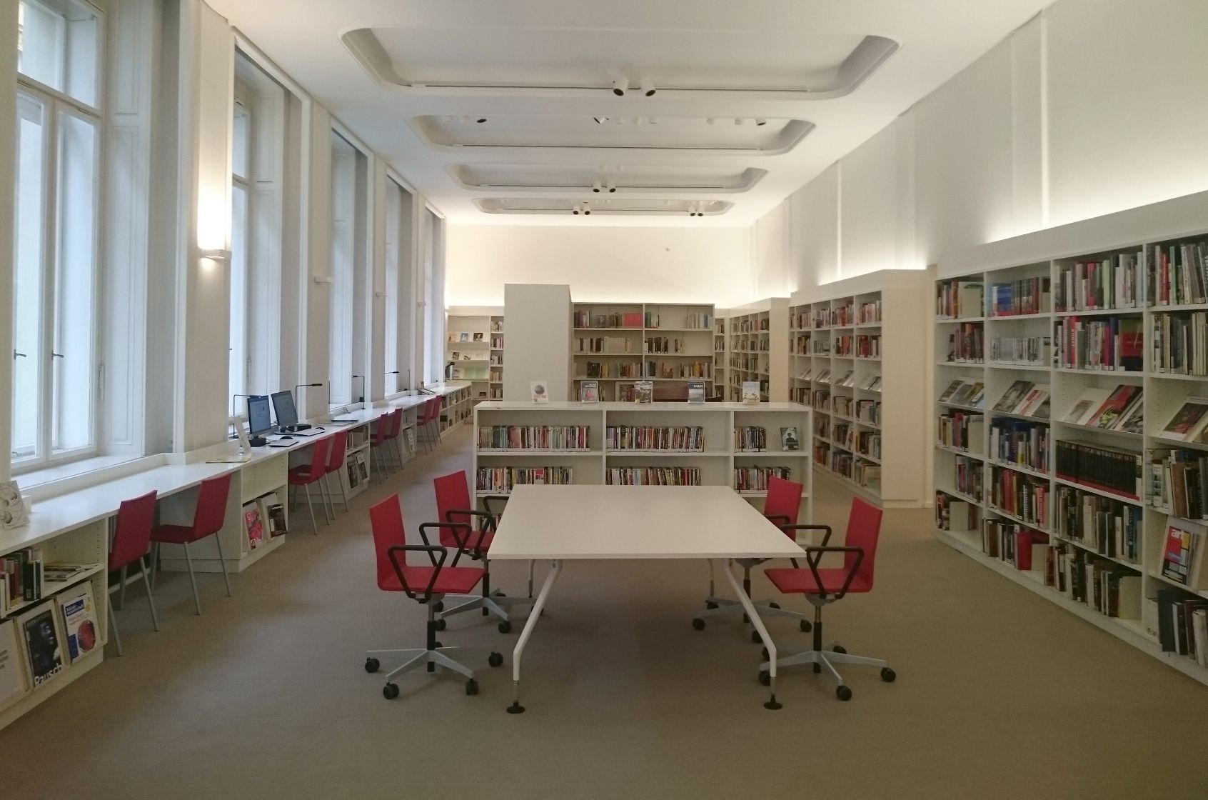 Nicht nur Bücherregale die neue Bibliothek des GoetheInstituts