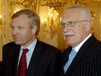 Jaap de Hoop Scheffer y Vaclav Klaus (Foto: CTK)