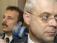 Vládní ČSSD nominuje na funkci českého zástupce v Evropské komisi (EK) exministra životního prostředí a současného poslance Miloše Kužvarta (vlevo), foto: ČTK