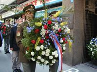 Cérémonie du souvenir devant le siège de la Radio