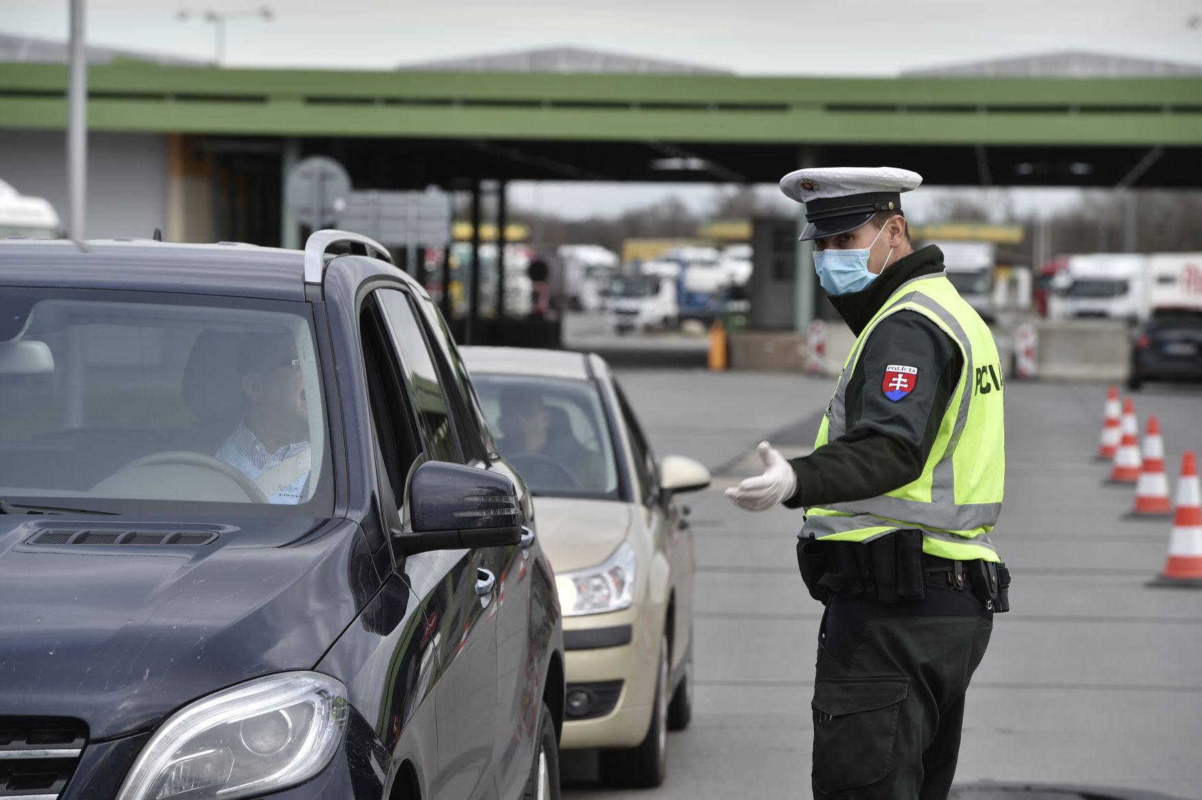 Расстрел и смертная казнь: как наказывают за нарушение карантина в разных странах фото